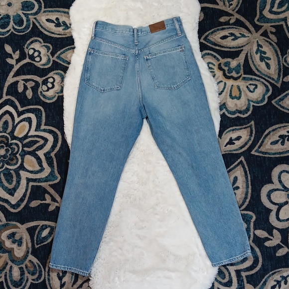 Madewell the mom jean high rise distressed light wash jeans Women's sz 28 - Picture 7 of 10